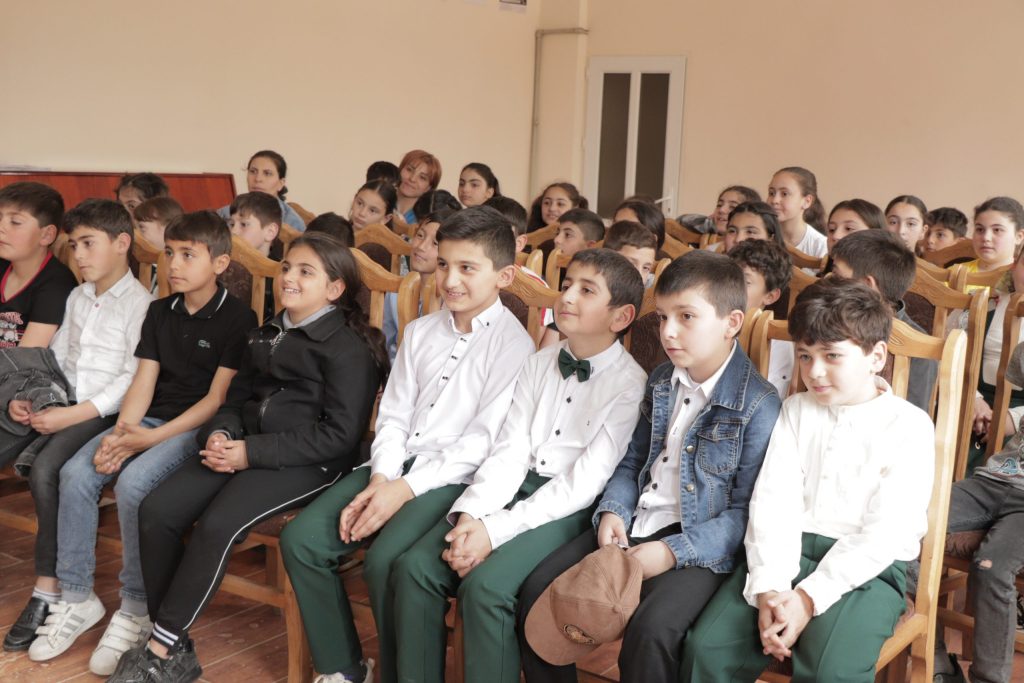 DIFFERENT STORIES Picture Books – Visit to Kotayk Regional Library